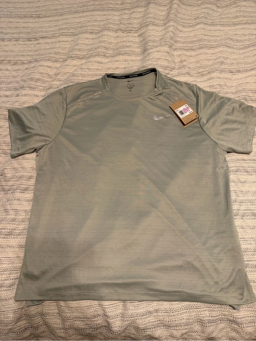 Nike Men’s Short Sleeve Dri-FIT Tee in Green READ DESCRIPTION